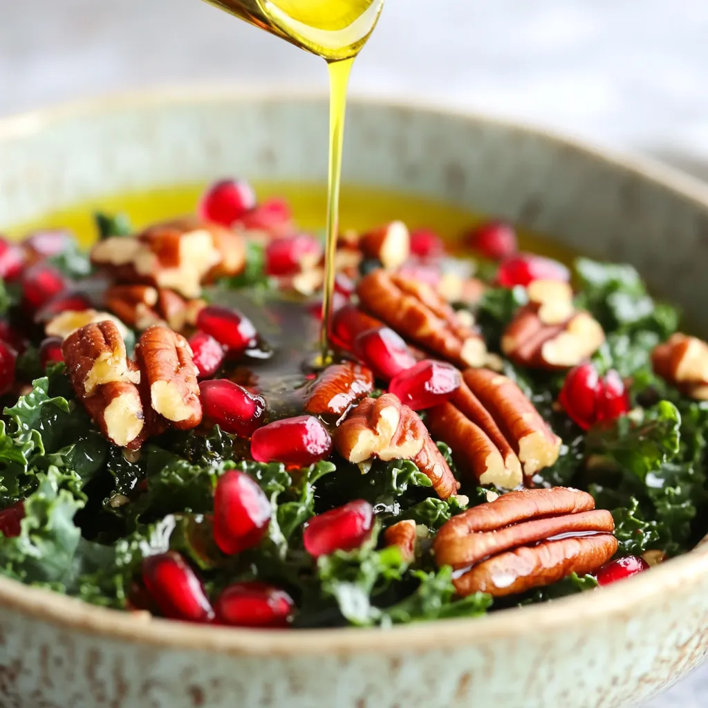 סלט קייל עם רימון ופקאנים - מושלם ב-5 דקות